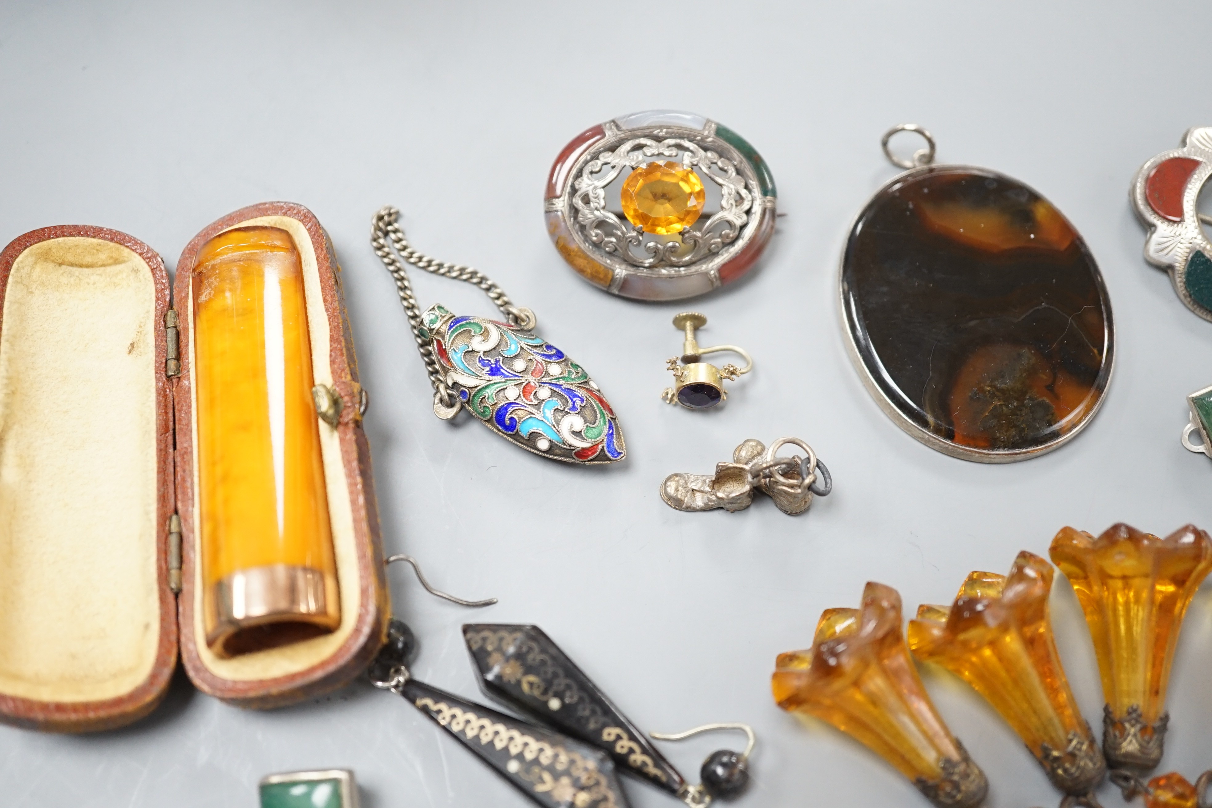 A 9ct gold locket, two white metal and Scottish hardstone brooches, a pair of tortoiseshell pique earrings and other mixed jewellery.